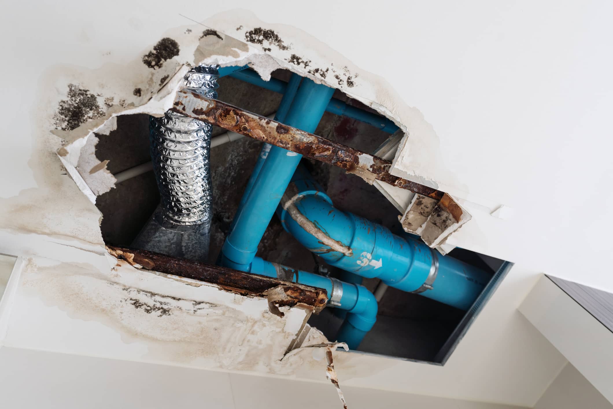 how to find leaking pipe in wall​
