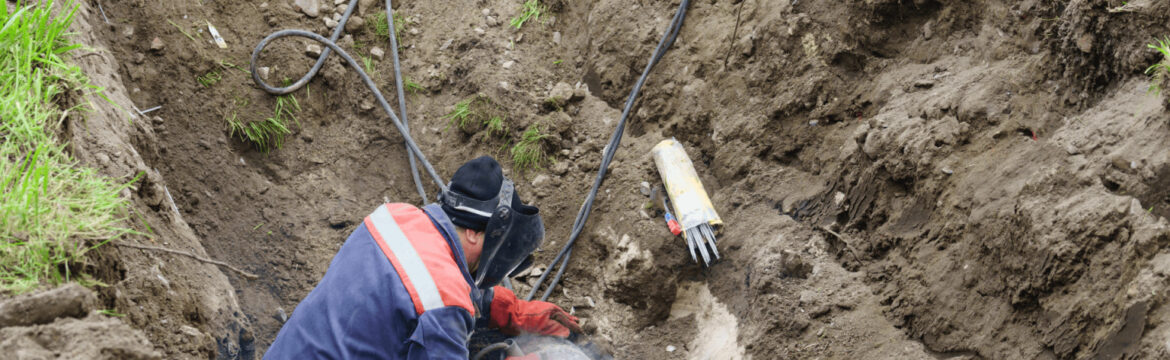 how to fix a broken sewer pipe​